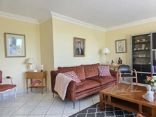 Appartement F3 lumineux au dernier étage avec loggia plein ouest, parking et cave