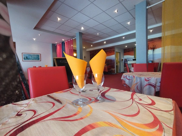  À VENDRE – RESTAURANT AVEC LICENCE IV – LOUDÉAC (22)