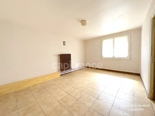 Maison de village à vendre 6 pièces 3 chambres avec dépendance COURGIS (89)