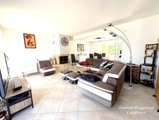 🏡  À VENDRE – MAISON FAMILIALE RÉNOVÉE DE 183 M² – 4/5 CHAMBRES – PRESTATIONS HAUT DE GAMME – TERRAIN 1676 M²