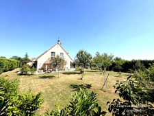 🏡  À VENDRE – MAISON FAMILIALE RÉNOVÉE DE 183 M² – 4/5 CHAMBRES – PRESTATIONS HAUT DE GAMME – TERRAIN 1676 M²