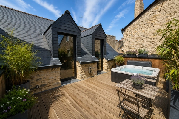 🏡 Maison de charme – 100 m² – Hyper centre de Laval – Cour & terrasse