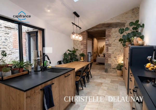 🏡 Maison de charme – 100 m² – Hyper centre de Laval – Cour & terrasse