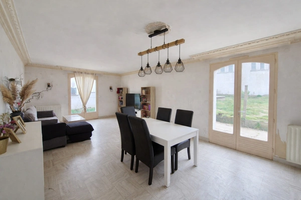 🏡 À VENDRE – Maison à rénover en centre-bourg de Méral (53)
