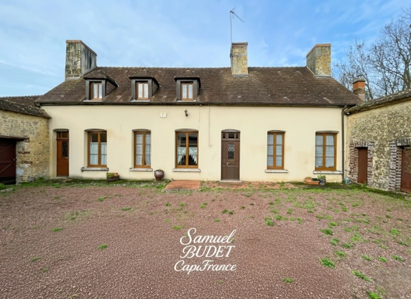 Maison familiale avec grand terrain et dépendances — Essay (près de Sées)