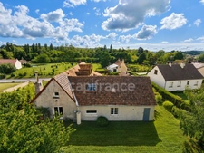 Maison rénovée à Fyé – 240 m², 5 chambres, DPE C, terrain clos et cuisine d’été