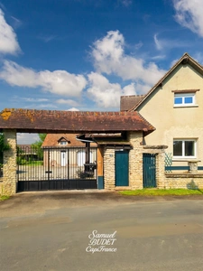 Maison rénovée à Fyé – 240 m², 5 chambres, DPE C, terrain clos et cuisine d’été