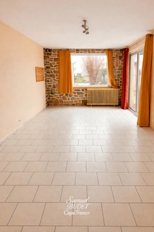 Maison à Saint-Julien-sur-Sarthe – 138 m² avec espace indépendant de 35 m² 