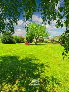 Maison rénovée à Fyé – 240 m², 5 chambres, DPE C, terrain clos et cuisine d’été