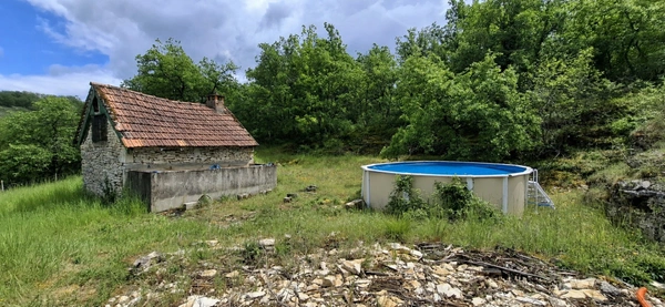 LES FARGES (24) : Maison 80 m2, terrain  de 12 339 m2