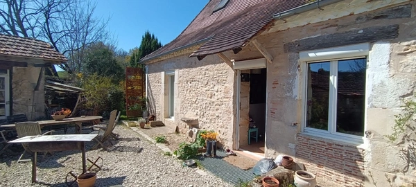 A vendre LIMEYRAT (24), maison de 172 m2 sur un terrain de 2300 m2.