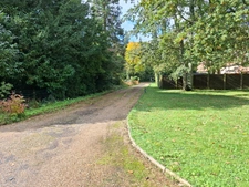 FEUCHEROLLES (78) Propriété composée de deux maisons de 324 m2 sur 2713 m2 de terrain