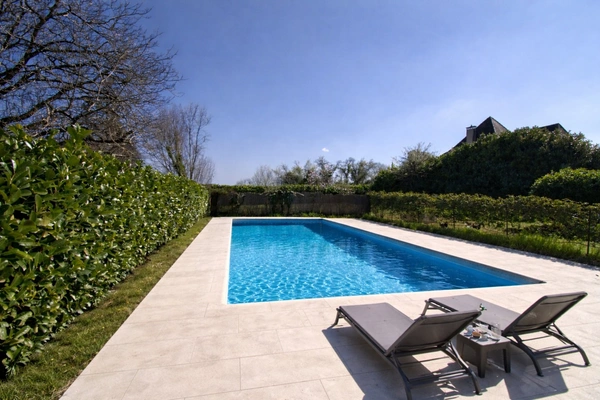 SAINT GENIES (24), vente propriété 277 m2 sur 4 ha, gîtes en activité.