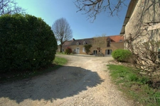 SAINT GENIES (24), vente propriété 272 m2 sur 4 ha, gîtes en activité.