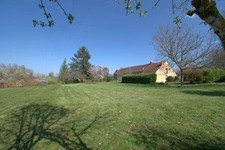 SAINT GENIES (24), vente propriété 272 m2 sur 4 ha, gîtes en activité.