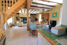 SAINT GENIES (24), vente propriété 272 m2 sur 4 ha, gîtes en activité.