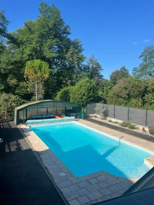  THENON (24)A vendre, Propriété composée de deux maisons sur 5.5 ha de prés (possibilité haras) et de bois.