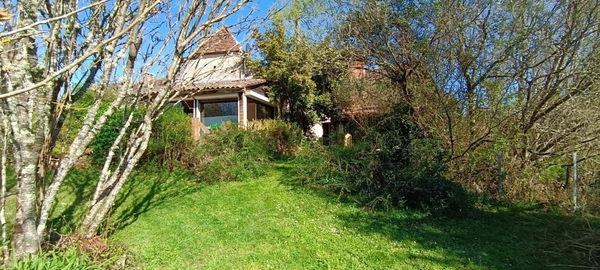 A vendre LIMEYRAT (24), maison de 172 m2 sur un terrain de 2300 m2.