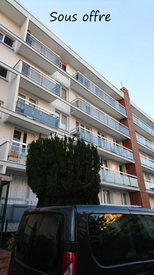Appartement 4 pièces lumineux avec 2 balcons et 1 cave. Tout proche gare RER D
