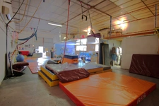 For sale: 220 m2 premises/warehouse plus a 90 m2 house in Terrasson-la-Villedieu (24)