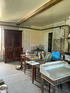 À VENDRE – MAISON EN PIERRE À RÉNOVER COMPLÈTEMENT – GROS POTENTIEL – 117 m² + GRENIER AMÉNAGEABLE-Proche Vichy