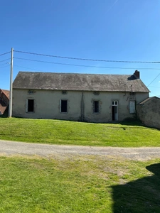 À VENDRE – MAISON EN PIERRE À RÉNOVER COMPLÈTEMENT – GROS POTENTIEL – 117 m² + GRENIER AMÉNAGEABLE-Proche Vichy
