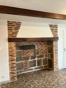 🏡 Maison en pierre rénovée + grange – Terrain 5992 m² – Proche Vichy