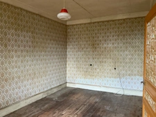 ? House requiring complete renovation with garden, outbuildings and mains drainage – Mayet-de-Montagne