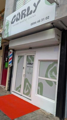 DEUX LOCAUX COMMERCIAUX