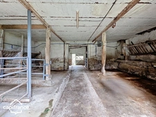 BRIE (79) A rénover : 163 m² habitables + 400 m² de dépendances sur 2 111 m² de terrain