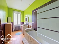 Maison familiale 210 m² – 5 chambres + bureau – jardin clos – sous-sol – proche centre-ville de Thouars
