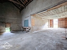 BRIE (79) A rénover : 163 m² habitables + 400 m² de dépendances sur 2 111 m² de terrain