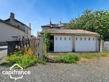 Thouars (79) – 69 m² Townhouse with 2 Bedrooms, Garage and Garden – Shops Within Walking Distance