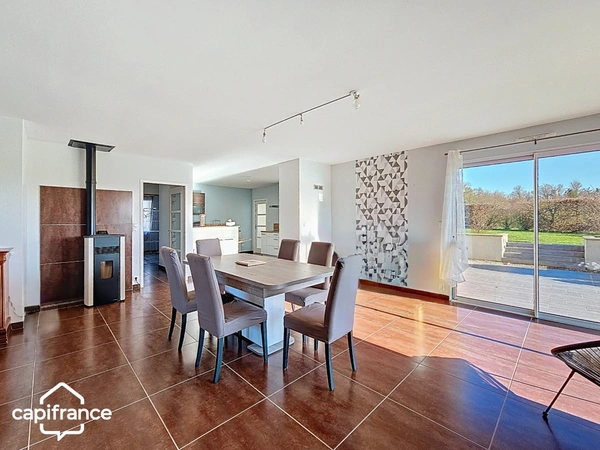 BOUSSAIS (79) 10min d'Airvault – Maison de plain-pied 121 m², 3 chambres et 3 garages sur 1 454 m² de terrain