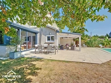 Maison de ville 122 m² – 3 chambres + bureau – jardin, piscine chauffée, garage – Thouars centre (79100)