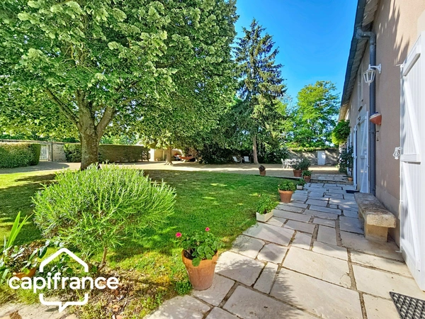 Saint-Martin-de-Sanzay (79) – Maison en pierre rénovée 203 m² – vie de plain-pied – studio indépendant – dépendances – terrain 4 000 m² – Saint-Martin-de-Sanzay proche Thouars et Saumur