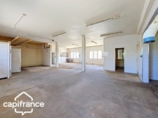 Local d’activité 260 m² + logement 132 m² – parking privé – terrain 1 690 m² – forte visibilité – Thouars (79100)