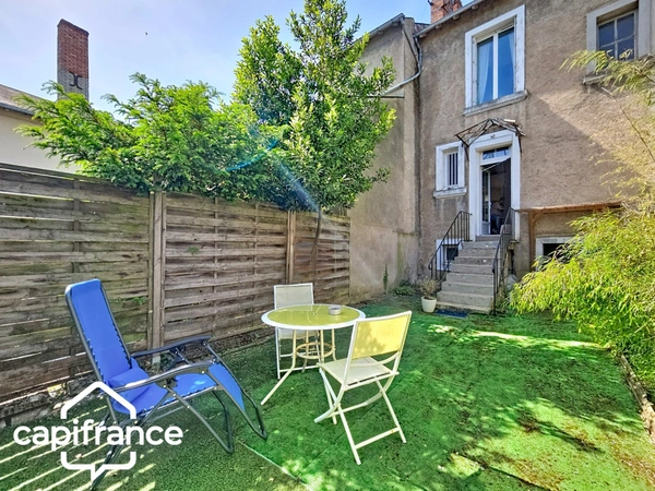 Thouars (79) – Maison de ville 69m² avec 2 chambres, garage et jardin, commerces accessibles à pied
