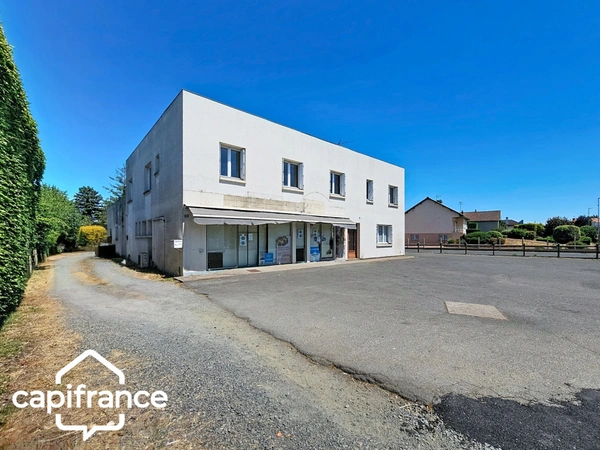 Local d’activité 260 m² + logement 132 m² – parking privé – terrain 1 690 m² – forte visibilité – Thouars (79100)