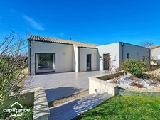 BOUSSAIS (79) – Single-Storey House, 121 m², 3 Bedrooms and 3 Garages on a 1,454 m² Plot