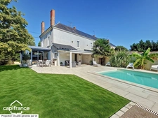 Maison de ville 122 m² – 3 chambres + bureau – jardin, piscine chauffée, garage – Thouars centre (79100)