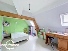 Maison familiale 210 m² – 5 chambres + bureau – jardin clos – sous-sol – proche centre-ville de Thouars