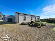 BOUSSAIS (79) – Single-Storey House, 121 m², 3 Bedrooms and 3 Garages on a 1,454 m² Plot