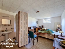 Thouars – Maison sur sous-sol, 4 chambres et grand terrain de 3 482 m² proche centre-ville