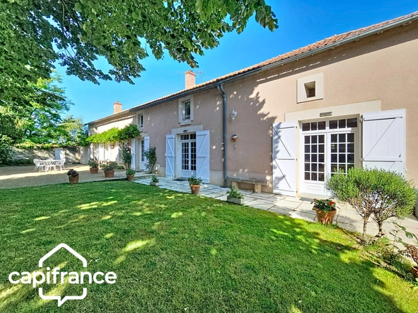 Saint-Martin-de-Sanzay (79) – Maison en pierre rénovée 203 m² – vie de plain-pied – studio indépendant – dépendances – terrain 4 000 m² – Saint-Martin-de-Sanzay proche Thouars et Saumur