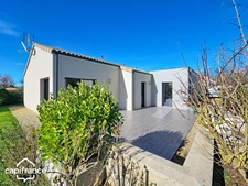 BOUSSAIS (79) – Single-Storey House, 121 m², 3 Bedrooms and 3 Garages on a 1,454 m² Plot