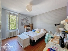 Maison de ville 122 m² – 3 chambres + bureau – jardin, piscine chauffée, garage – Thouars centre (79100)