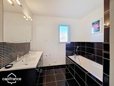BOUSSAIS (79) – Single-Storey House, 121 m², 3 Bedrooms and 3 Garages on a 1,454 m² Plot