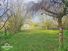 BRIE (79) A rénover : 163 m² habitables + 400 m² de dépendances sur 2 111 m² de terrain