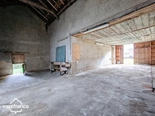 BRIE (79) A rénover : 163 m² habitables + 400 m² de dépendances sur 2 111 m² de terrain